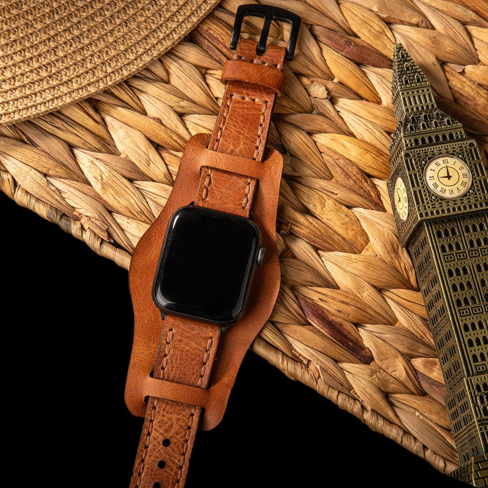 Camel Bund Çift Katlı Deri Apple Watch Kayışı — Bund parçasındaki sensör yuvası kesimi