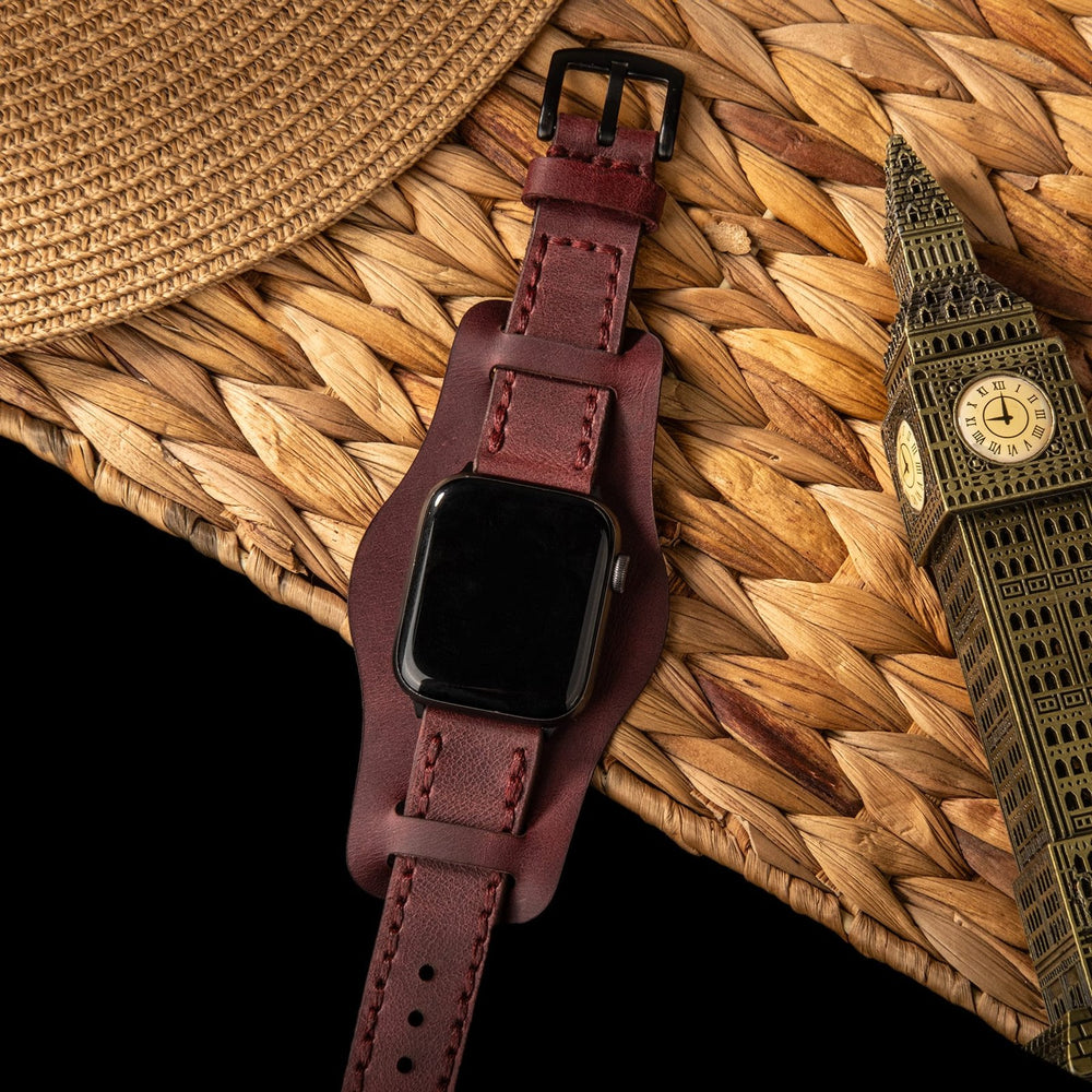 Mürdüm Bund Çift Katlı Deri Apple Watch Kayışı — Bund parçasındaki sensör yuvası kesimi