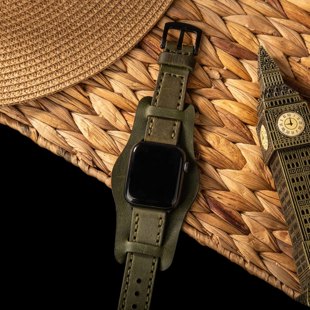 Yeşil Bund Çift Katlı Deri Apple Watch Kayışı — Bund parçasındaki sensör yuvası kesimi