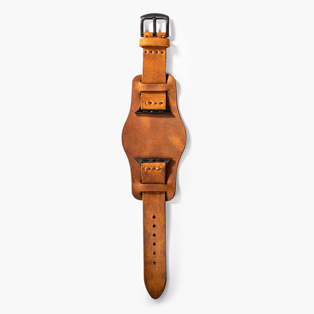 Cat Bund Tek Katlı Deri Apple Watch Kayışı — Bund deri Apple Watch kordonunun bileğe duruşu
