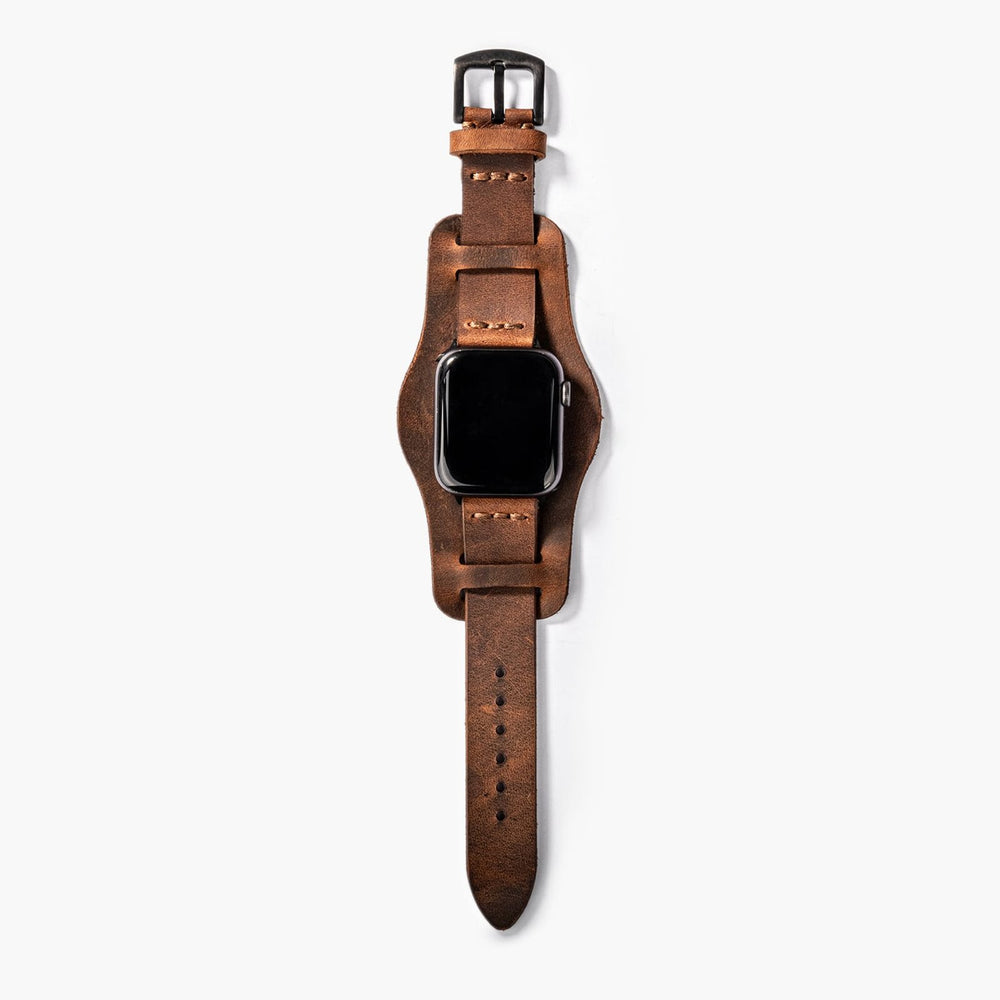 Kahve Bund Tek Katlı Deri Apple Watch Kayışı — Bund deri Apple Watch kordonunun bileğe duruşu