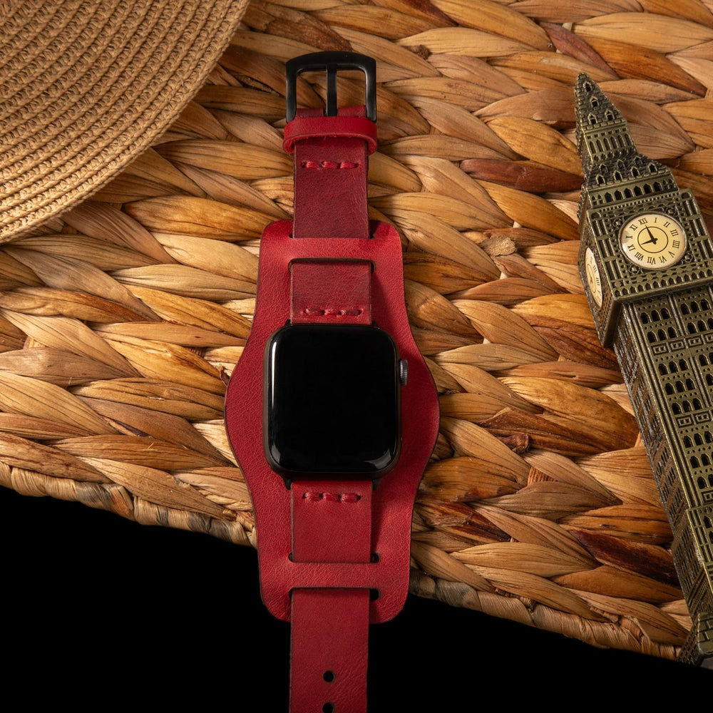 Kırmızı Bund Tek Katlı Deri Apple Watch Kayışı — Bund parçasındaki sensör yuvası kesimi