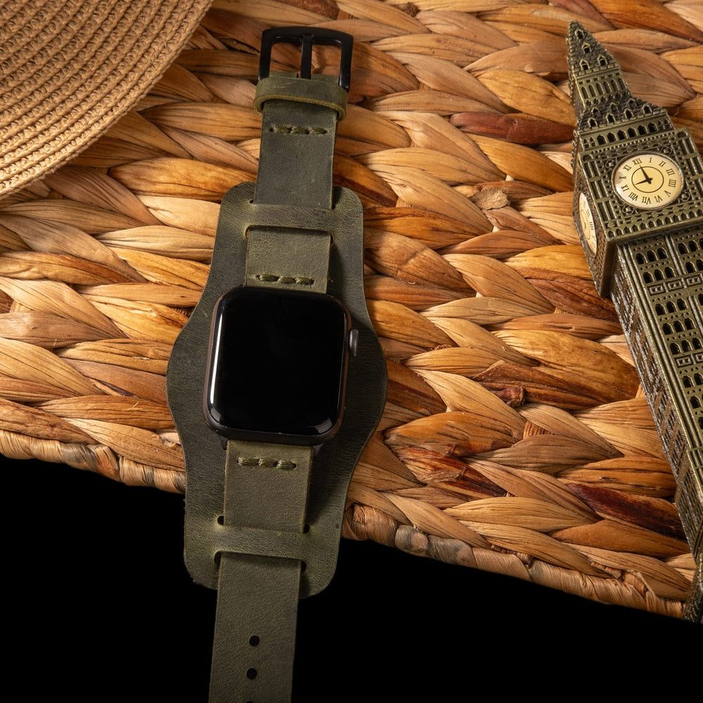 Yeşil Bund Tek Katlı Deri Apple Watch Kayışı — Bund parçasındaki sensör yuvası kesimi