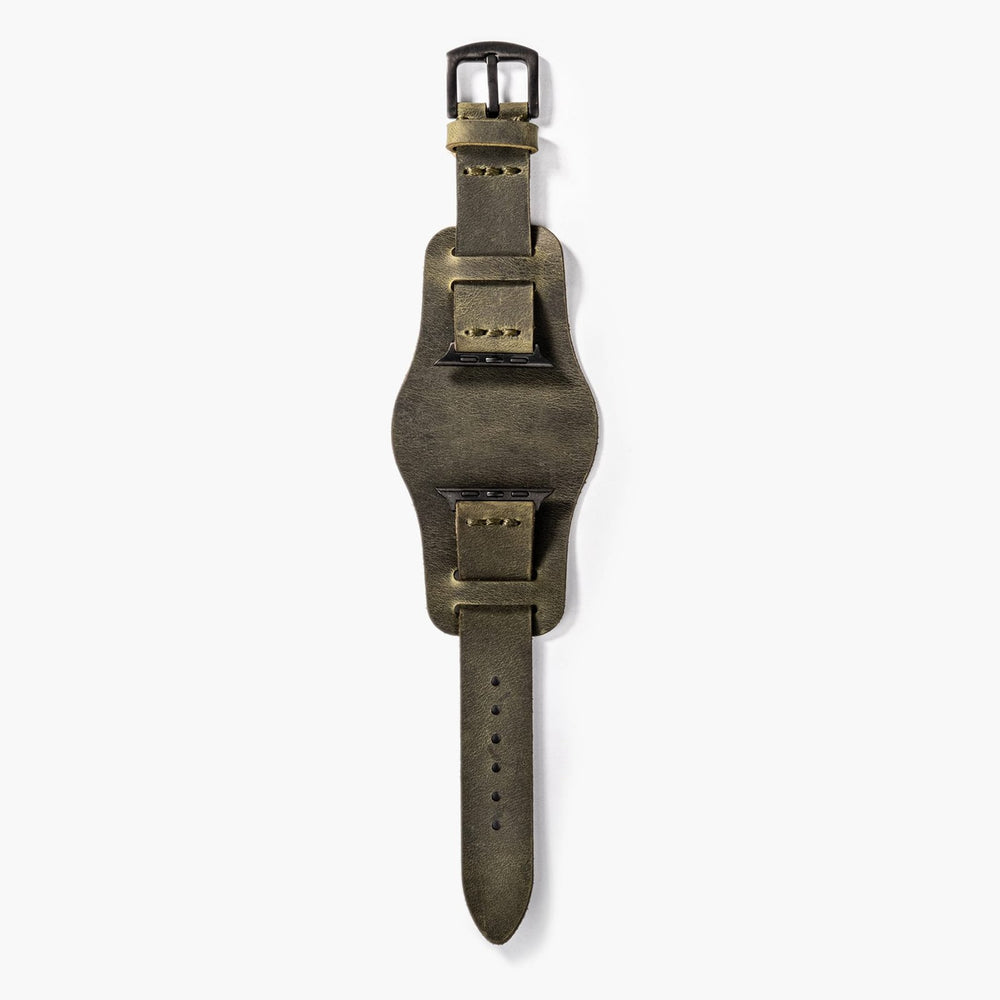 Yeşil Bund Tek Katlı Deri Apple Watch Kayışı — Bund deri Apple Watch kordonunun bileğe duruşu