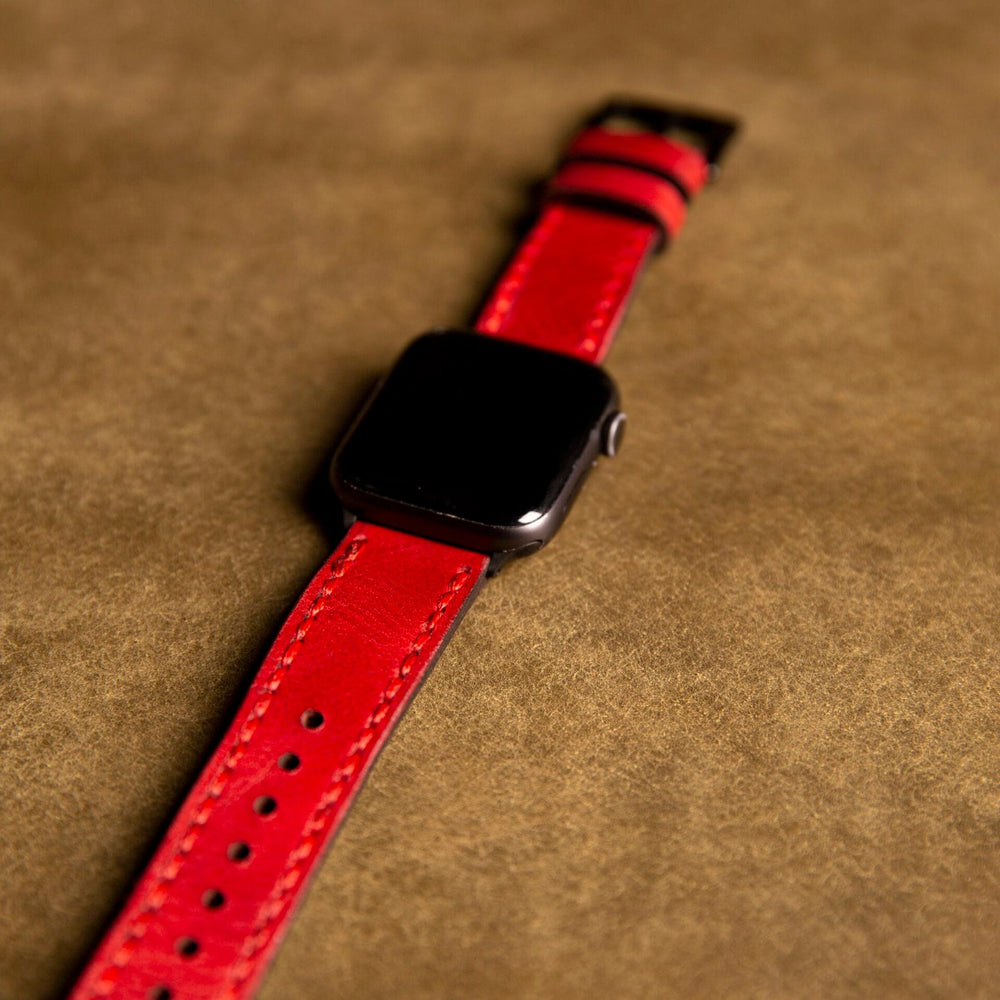 Kırmızı Çift Kat Deri Apple Watch Kayışı — Apple Watch deri kayışta el dikişi detayı