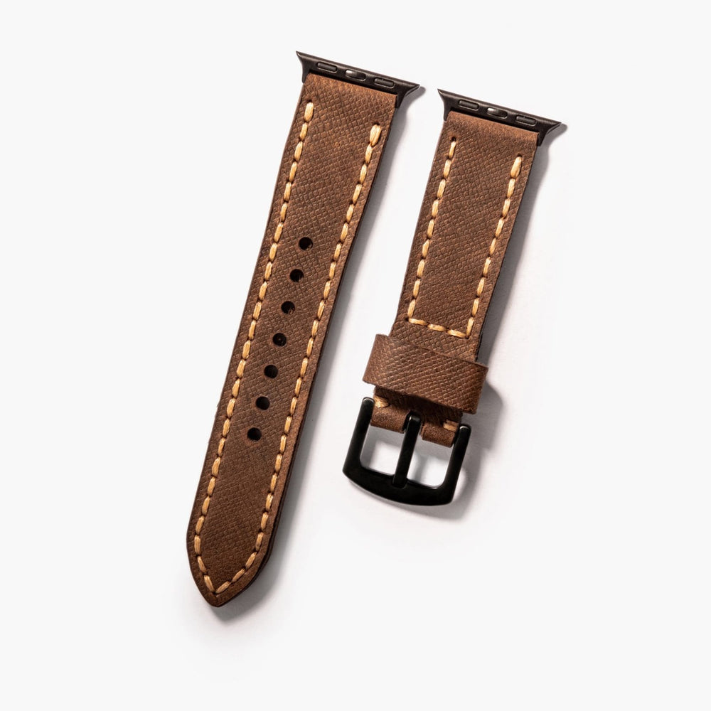 Saffiano Kahve Çift Kat Deri Apple Watch Kayışı — Apple Watch'a takılı çift kat deri kordon