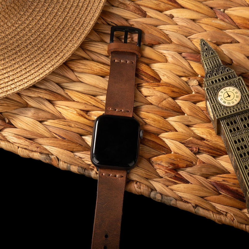Kahve Tek Kat Deri Apple Watch Kayışı — Apple Watch deri kayışının paslanmaz çelik tokası